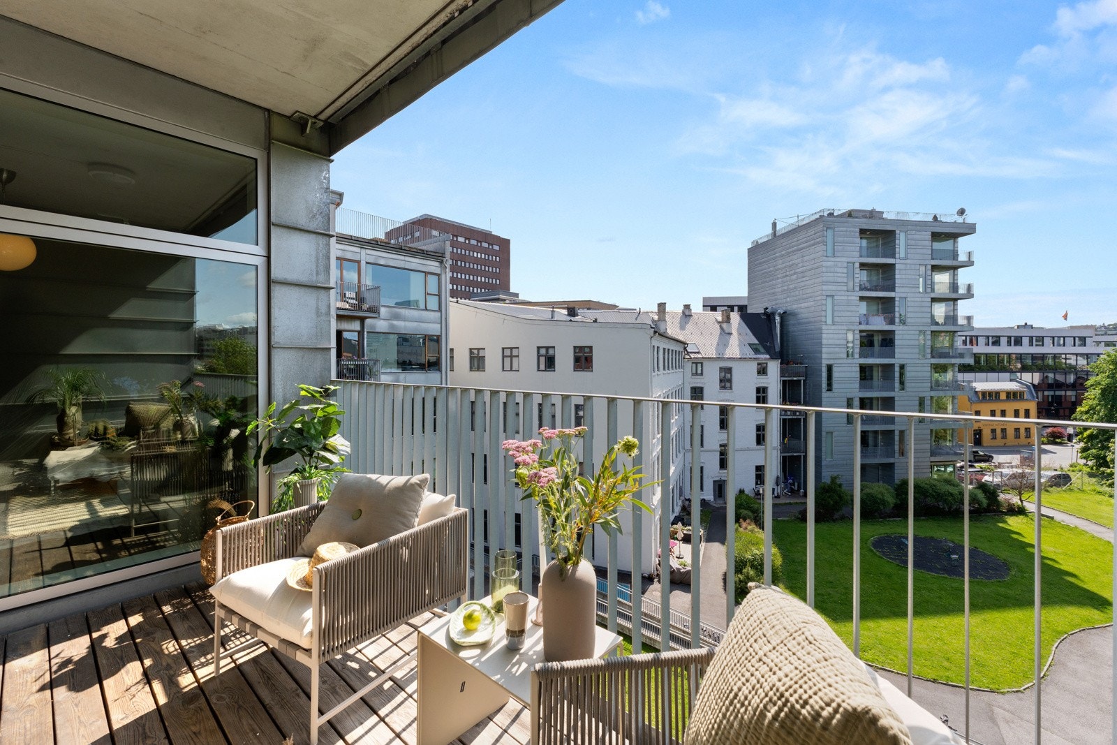 Fra stuen er det utgang til en herlig balkong på 6m². Galleribilde