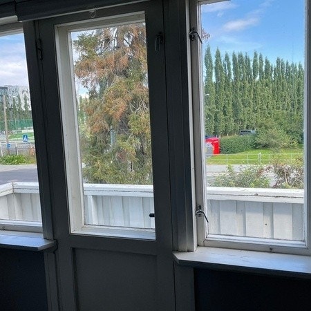 Utsikt balkong fra soverom i 2. etasje mot Lerkedal stadion Galleribilde