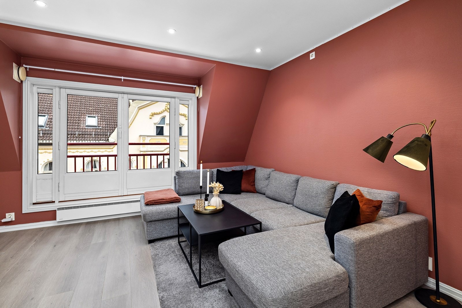 Foldedørene sørger for fin atmosfære i sommerhalvåret. Galleribilde