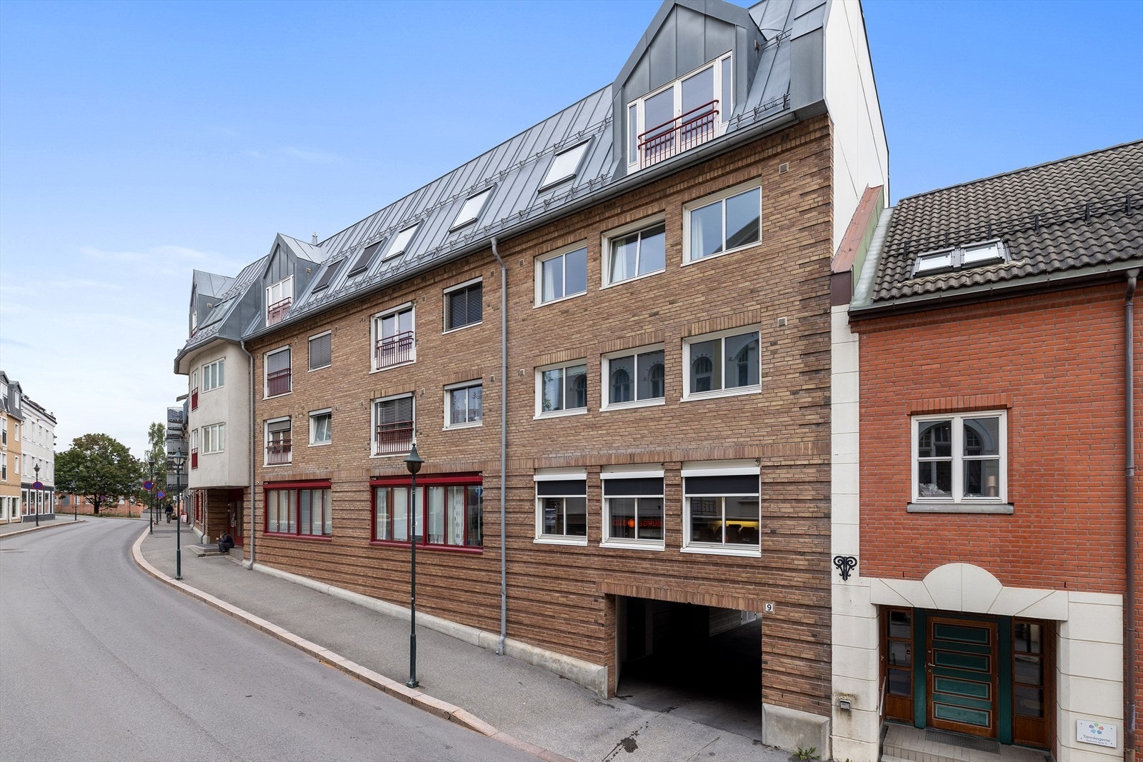 Under sameiet er det parkeringskjeller over 2 nivåer. Her kan man leie plass om det er behov. Galleribilde