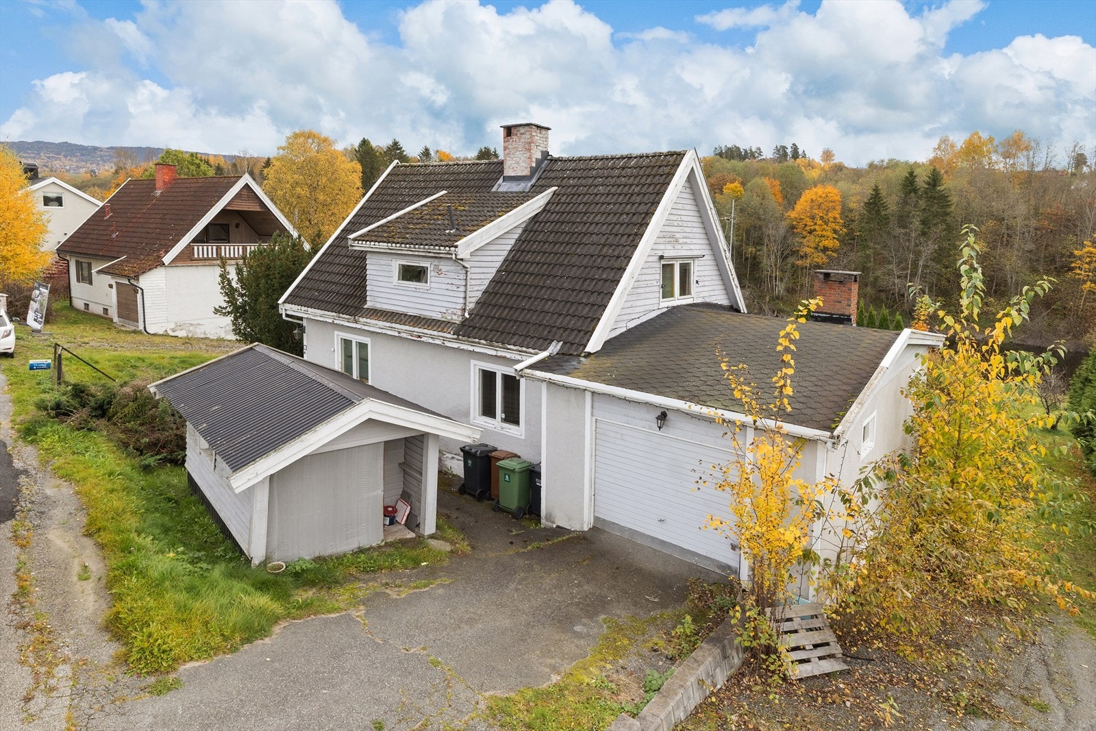 Boligen ligger i attraktive Bekkegata på nordsiden av Hønefoss. Galleribilde