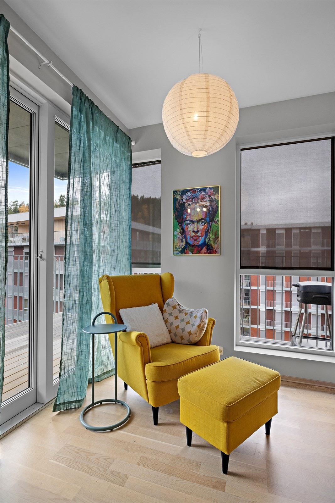 Fra stuen er det utgang til stor balkong på 13m² Galleribilde