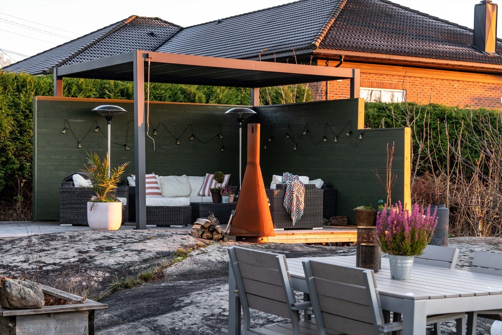 Pergola med skjermet og solrik beliggenhet Galleribilde