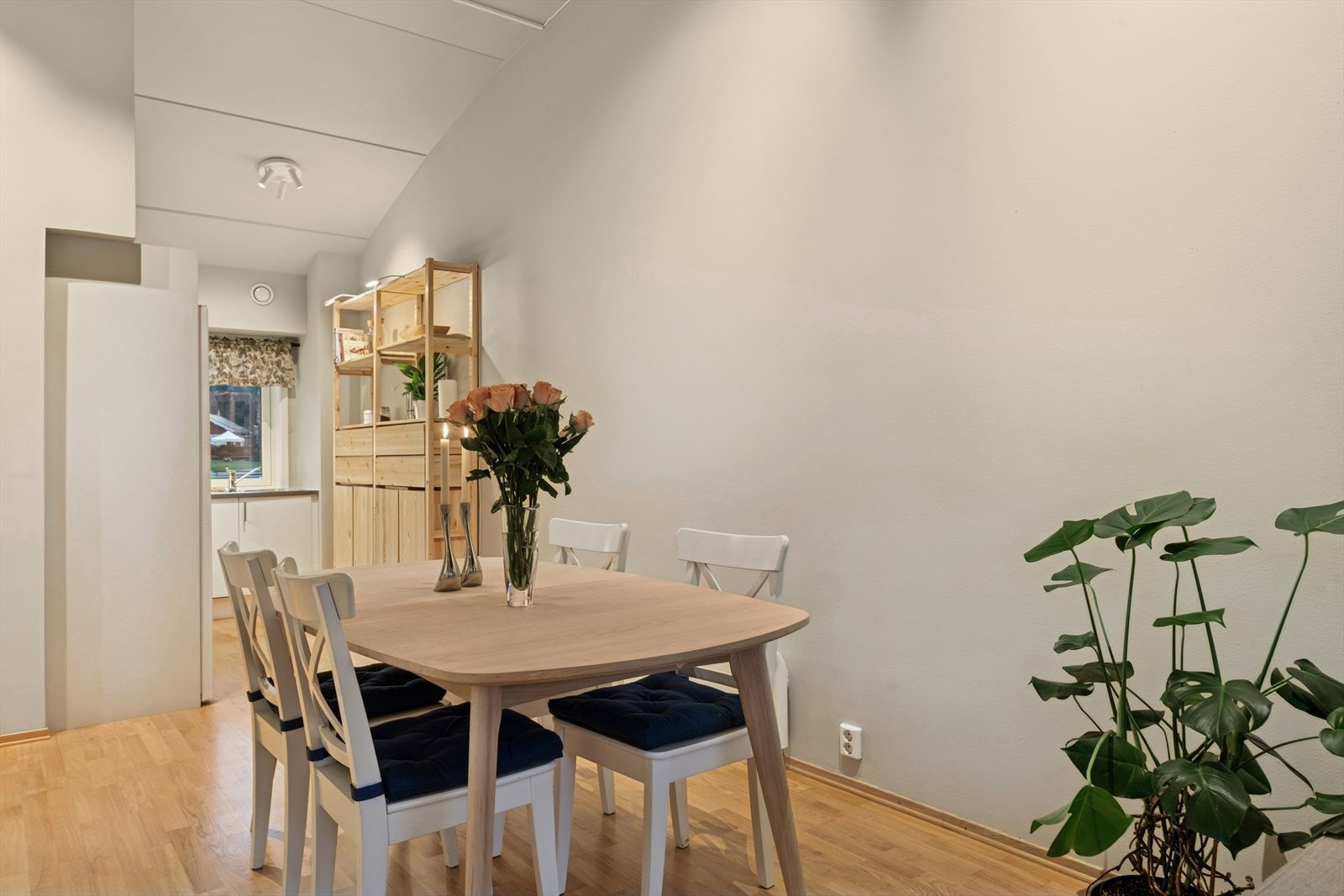 Hyggelig spiseplass i stuen Galleribilde