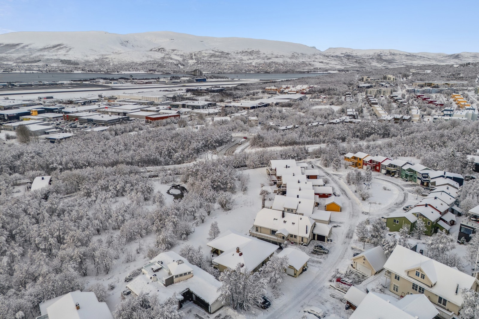 Boligen har en svært attraktiv beliggenhet på Olsgård hvor du er i gangavstand til de fleste servicetilbud Galleribilde