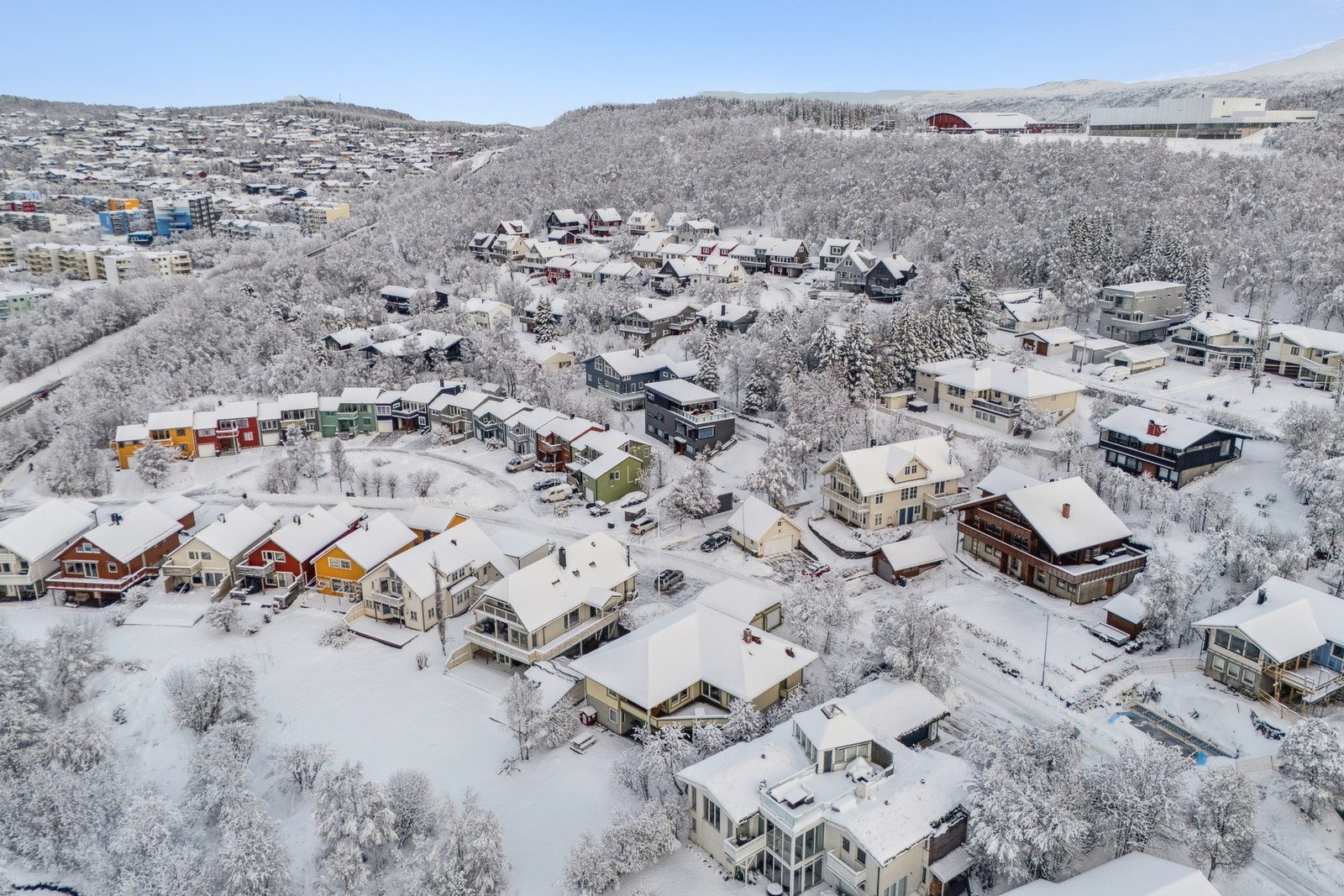 For den friluftsinteresserte finnes flotte turområder og lysløype i nærheten. Galleribilde