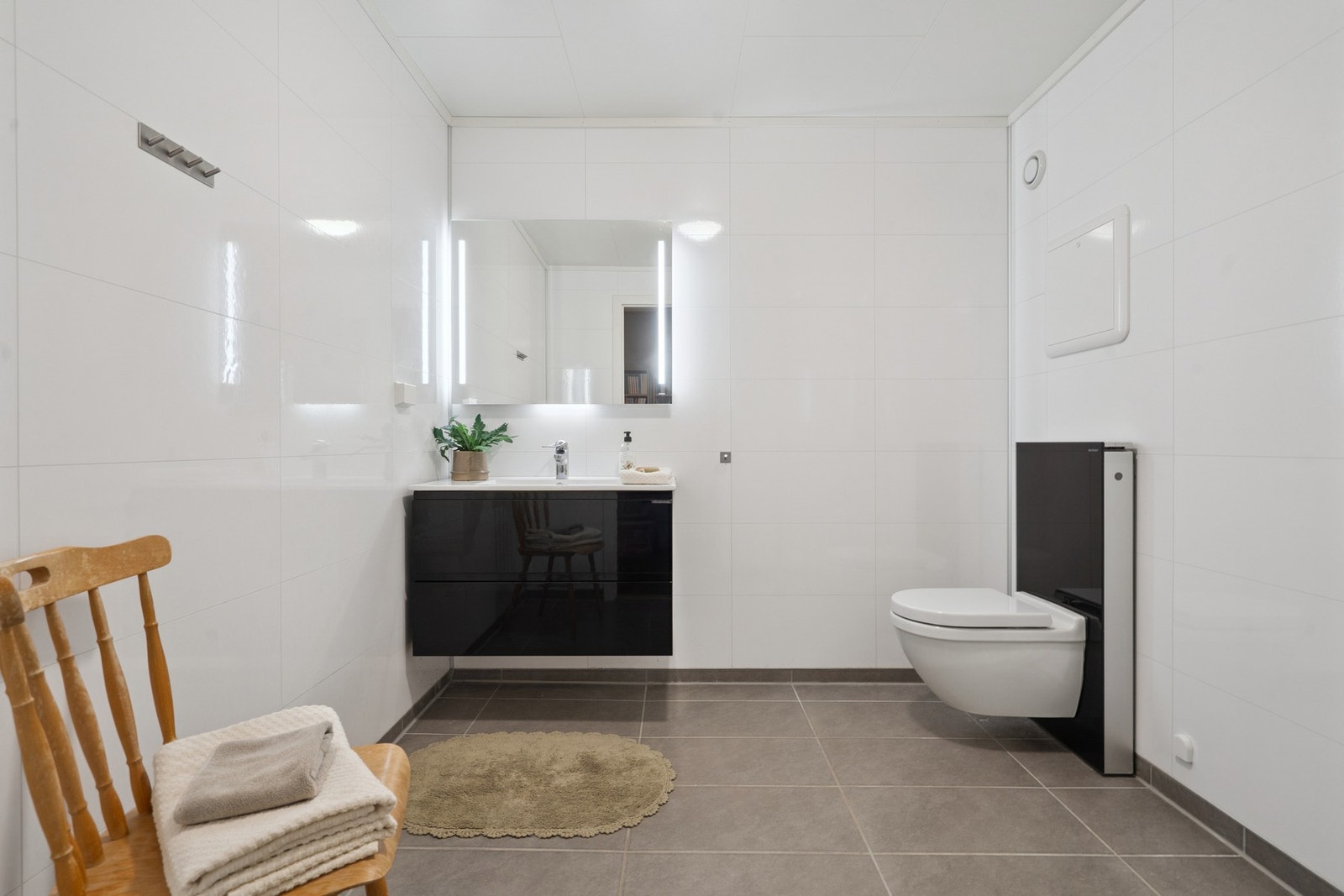 Badet i underetasjen ble renovert i 2018 og holder en god standard Galleribilde