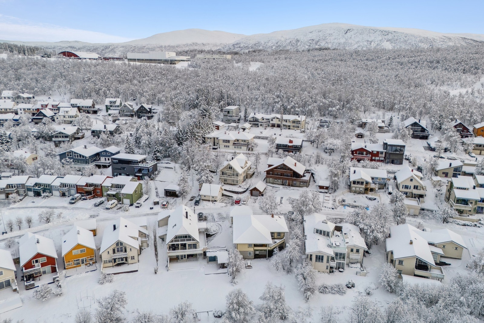 Olsgård barnehage ligger i gangavstand fra boligen, og sentrale servicetilbud som Jekta Storsenter, K1 og flyplassen befinner seg bare en kort kjøretur eller spasertur unna Galleribilde
