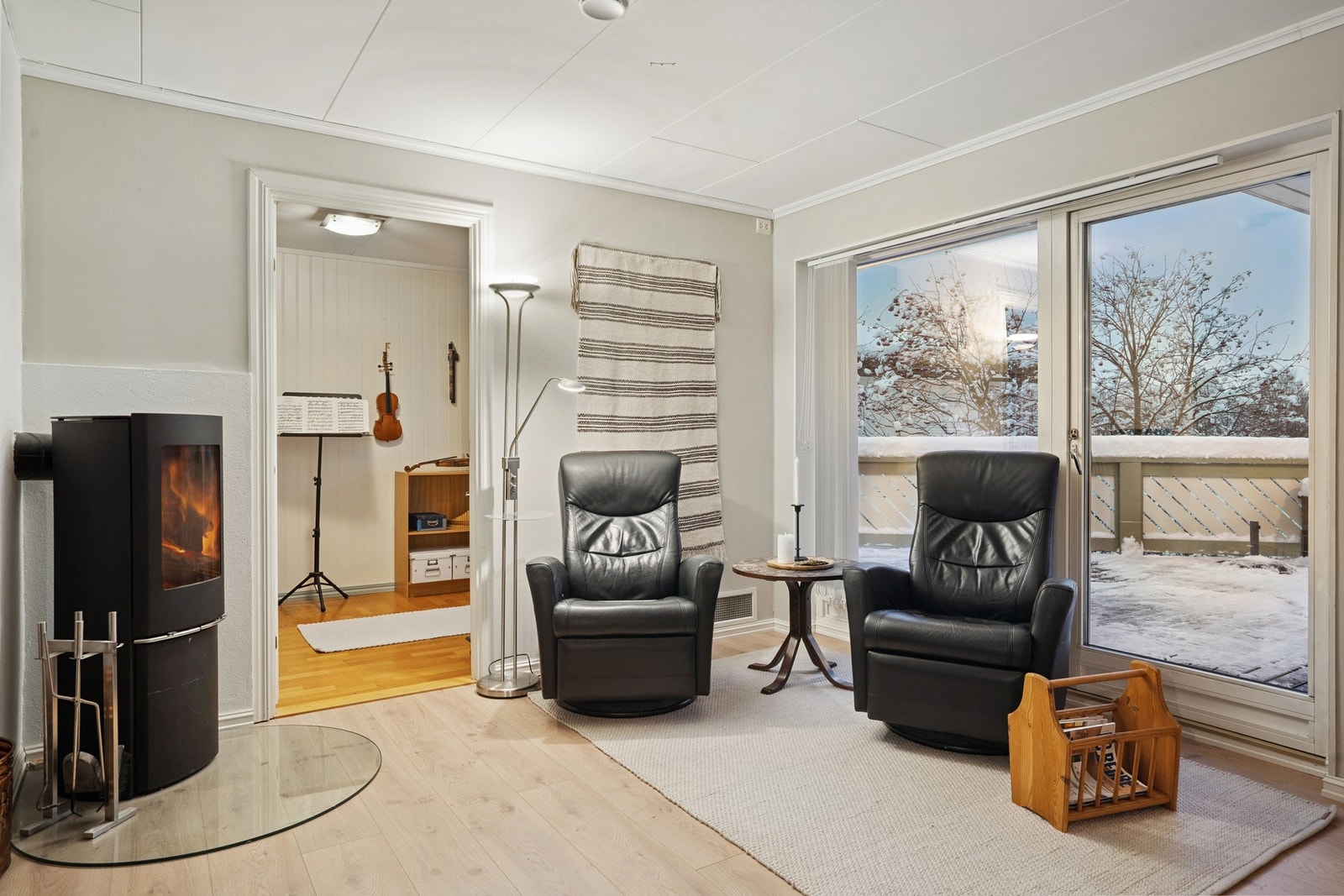 Boligen har oppvarming med både vedfyring, varmepumpe og elektrisitet Galleribilde