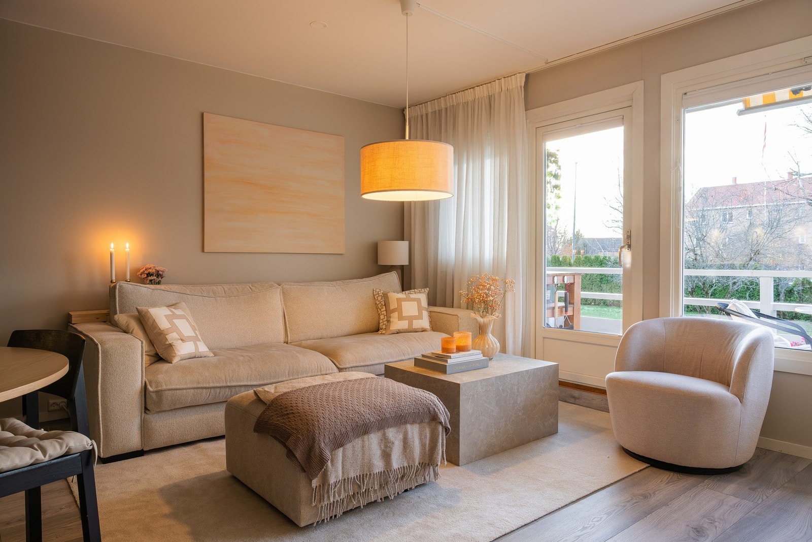 Leiligheten har en innbydende og gjennomført stil med gode fagre og materialvalg. Galleribilde