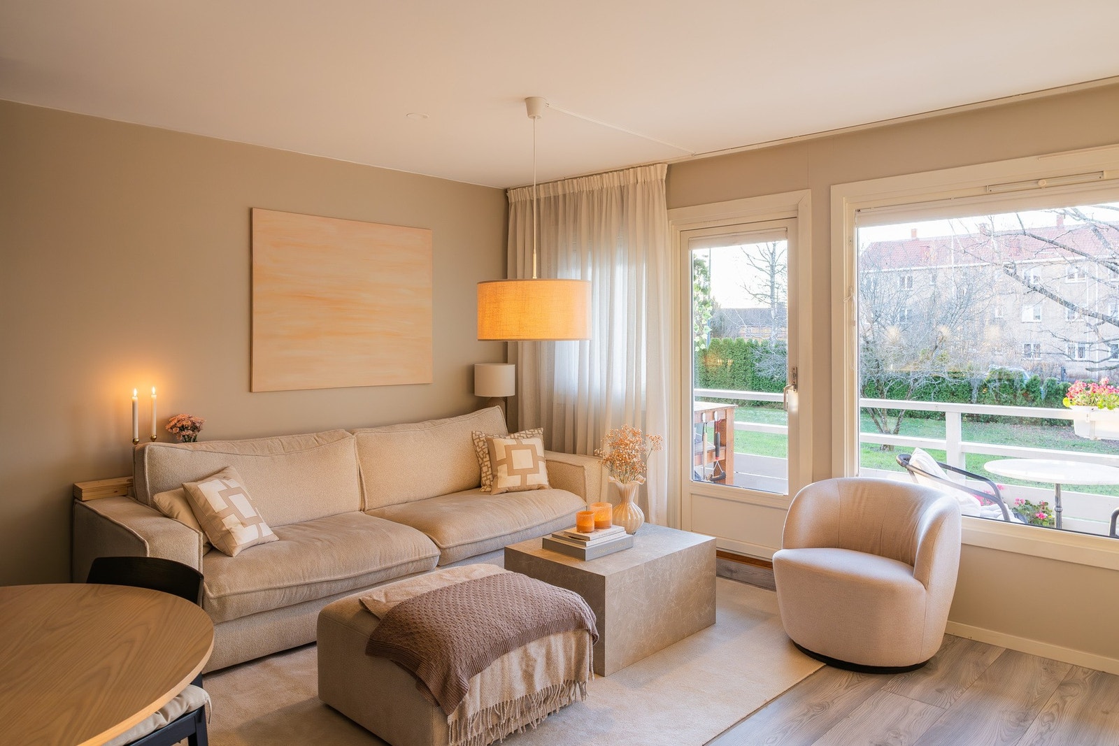 Her er det fin plass til ulik møblering som sofagruppe mm. Galleribilde