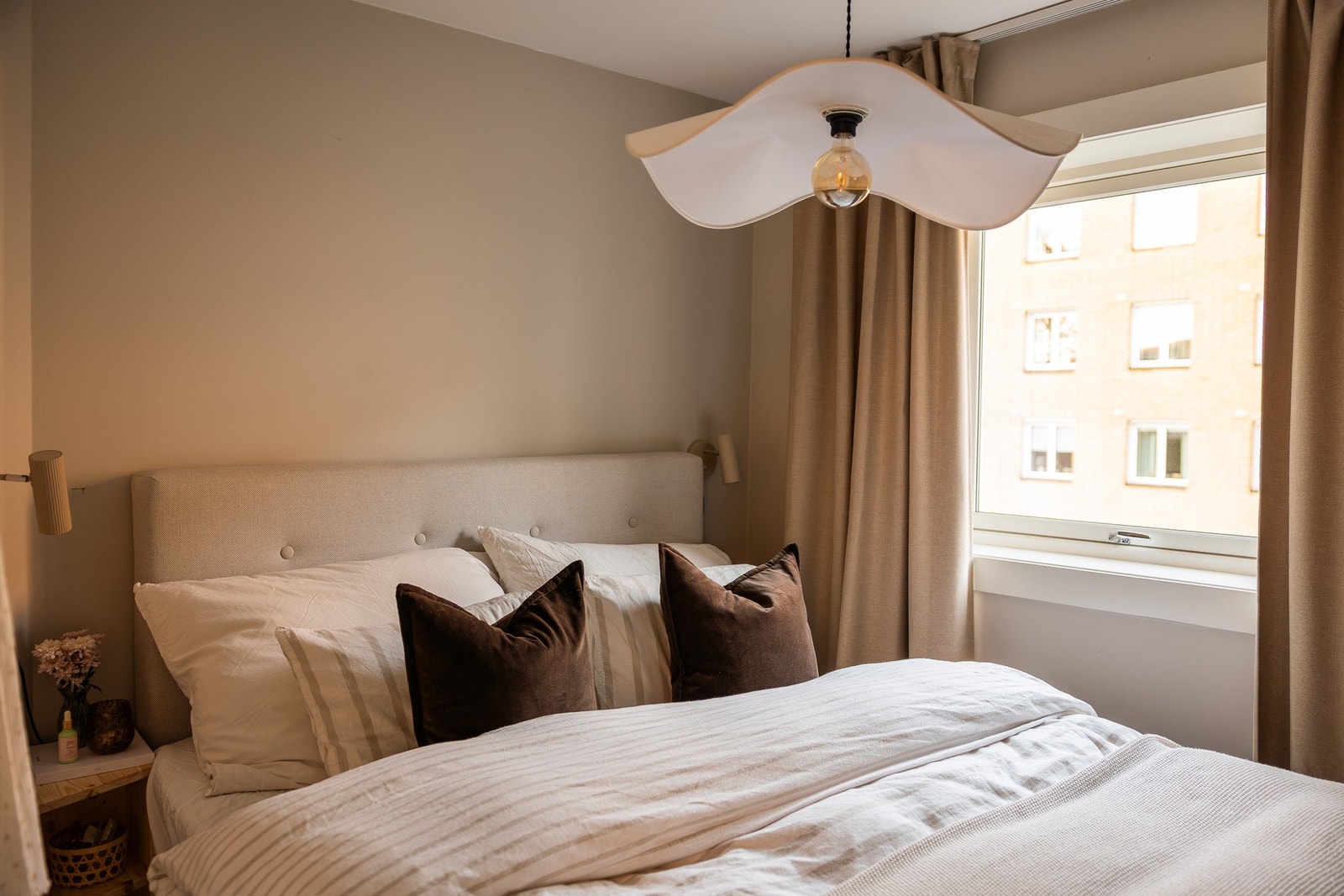 Hovedsoverommet er av god størrelse og har fin plass til romslig seng. Galleribilde