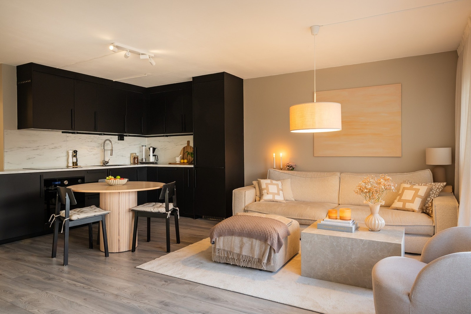 Stue/kjøkken. Galleribilde