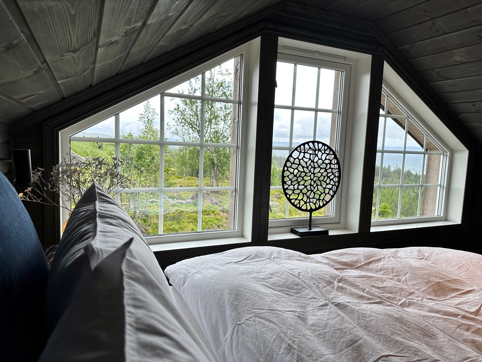 Fra disponibelt rom nr. 2 og 3 kan man nyte av fantastisk utsikt året rundt! Galleribilde