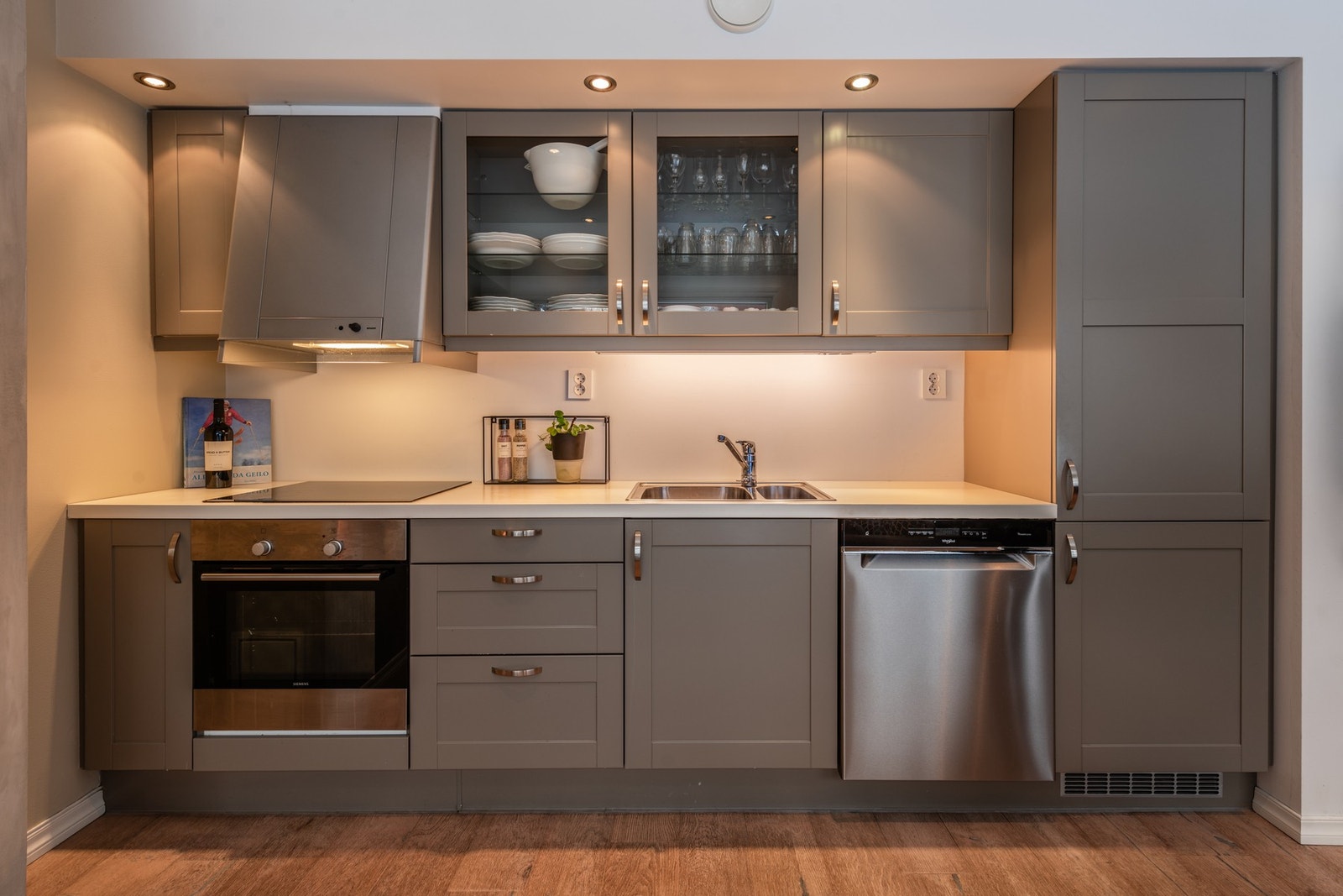 Kjøkkenets fargetoner passer pent inn med resten av leiligheten Galleribilde