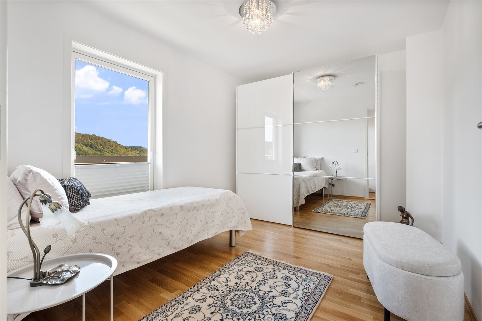 Soverom II har også fin størrelse og plass til seng og garderobeskap Galleribilde