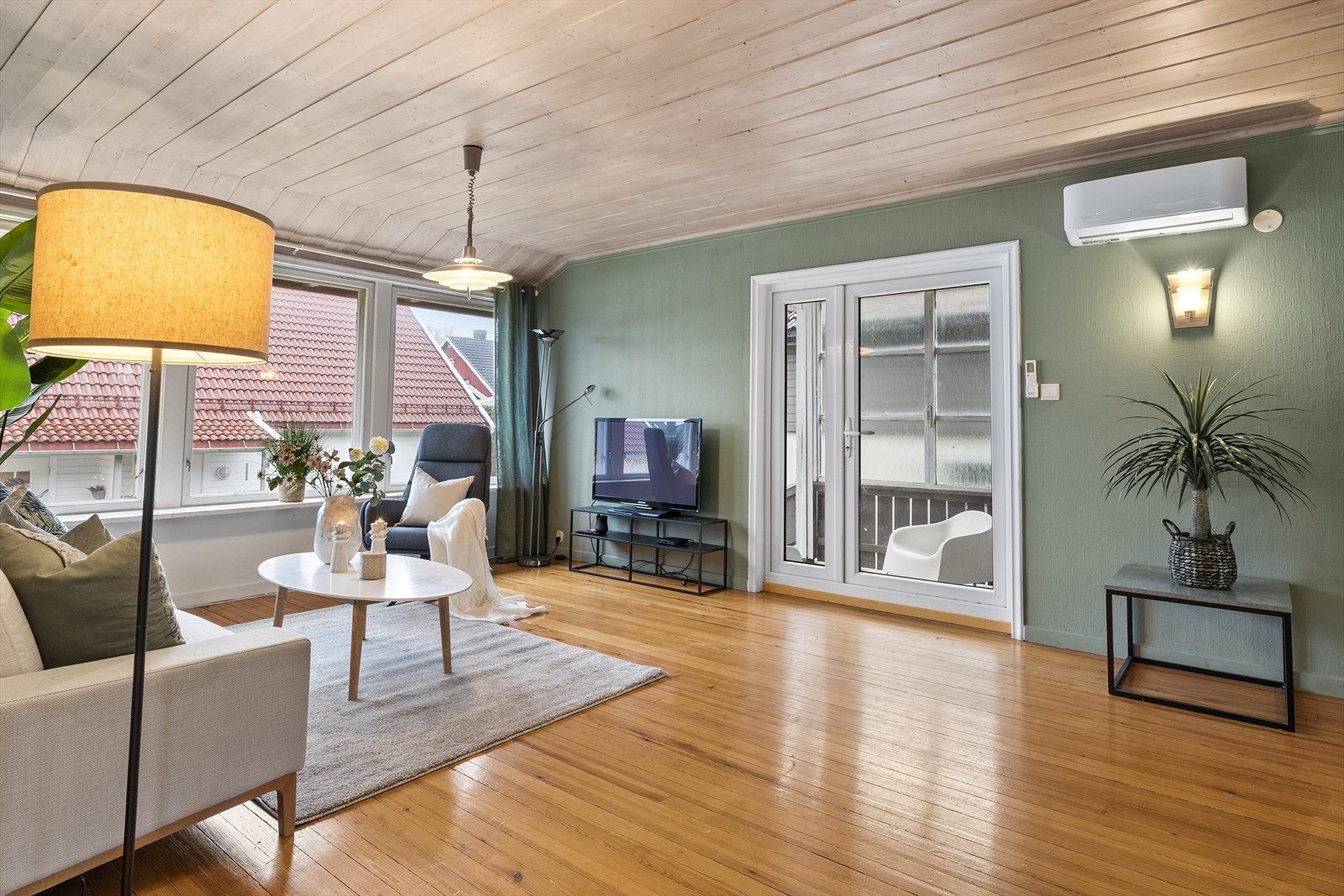 I stuen er det montert varmepumpe for en behagelig innetemperatur. Galleribilde