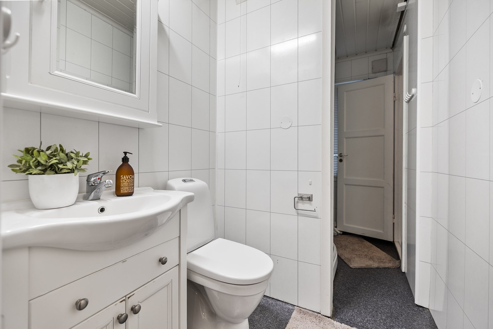 i tillegg er det eget bad i boligens 1. etasje. Galleribilde