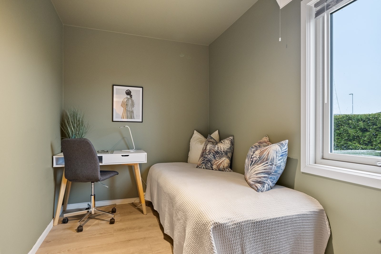 Delikat fargevalg på soverom. Galleribilde