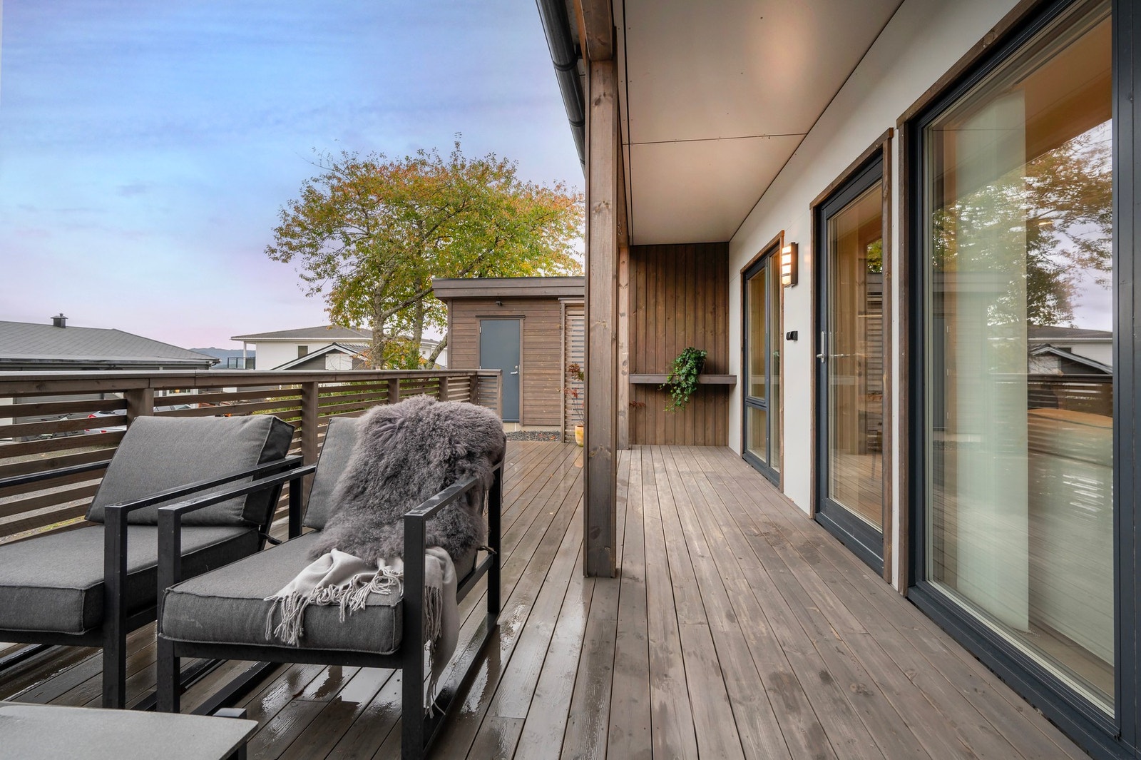 Terrassen er på ca. 26 m². Sportsboden på 5 kvm som disponeres kan du se i bakkant. Galleribilde