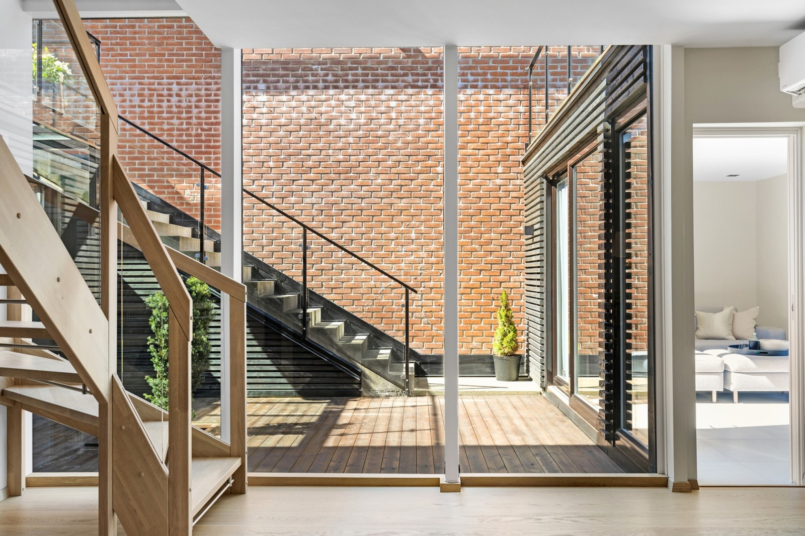 Velkommen ned til sokkeletasjen. Galleribilde