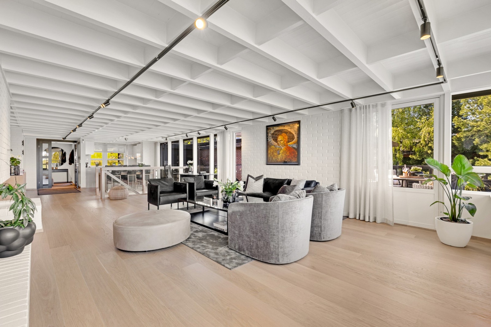 Stuen er på 54,9 kvadratmeter og er lett å innrede. Galleribilde