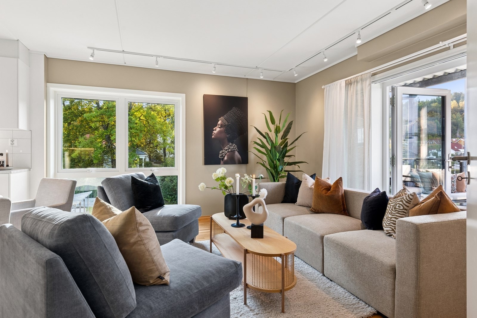 Den lekre toppleiligheten ligger på hjørnet av bygget med flott lysinnslipp og fredelig, usjenert intern beliggenhet Galleribilde