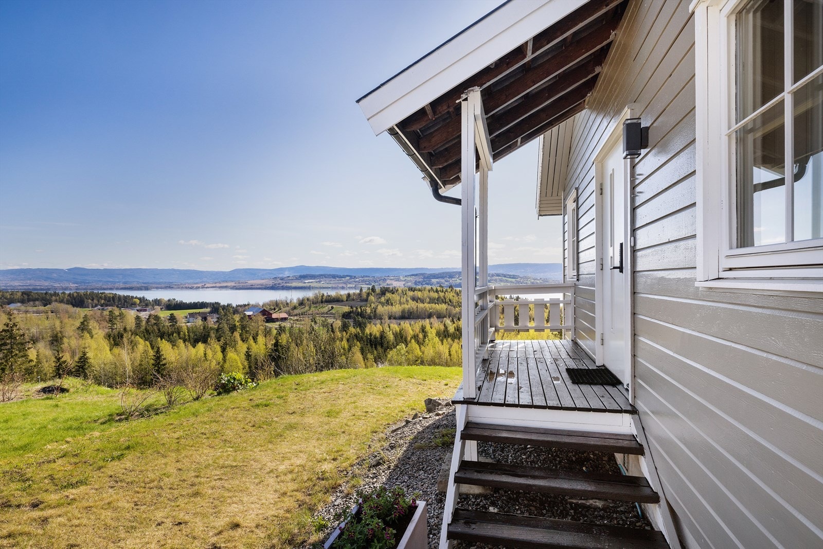 Overbygd inngangsparti. Galleribilde