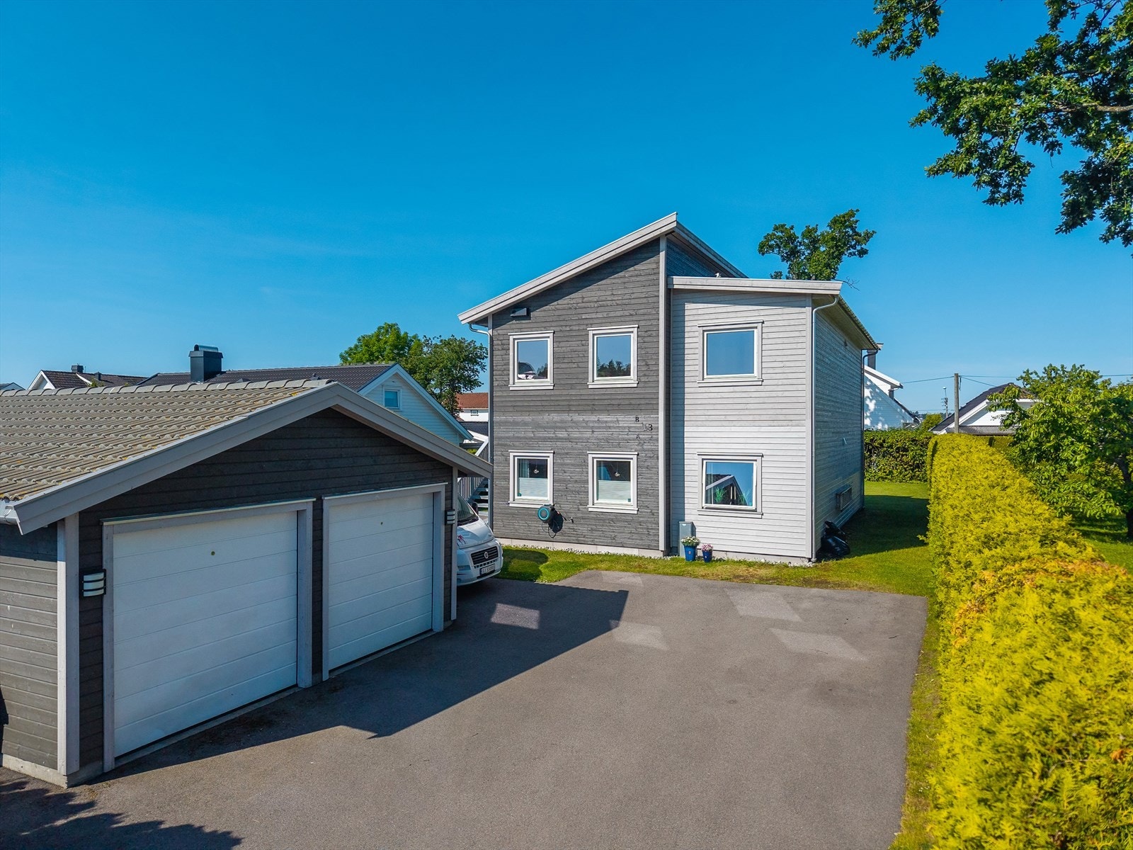 Felles asfaltert gårdsplass Galleribilde