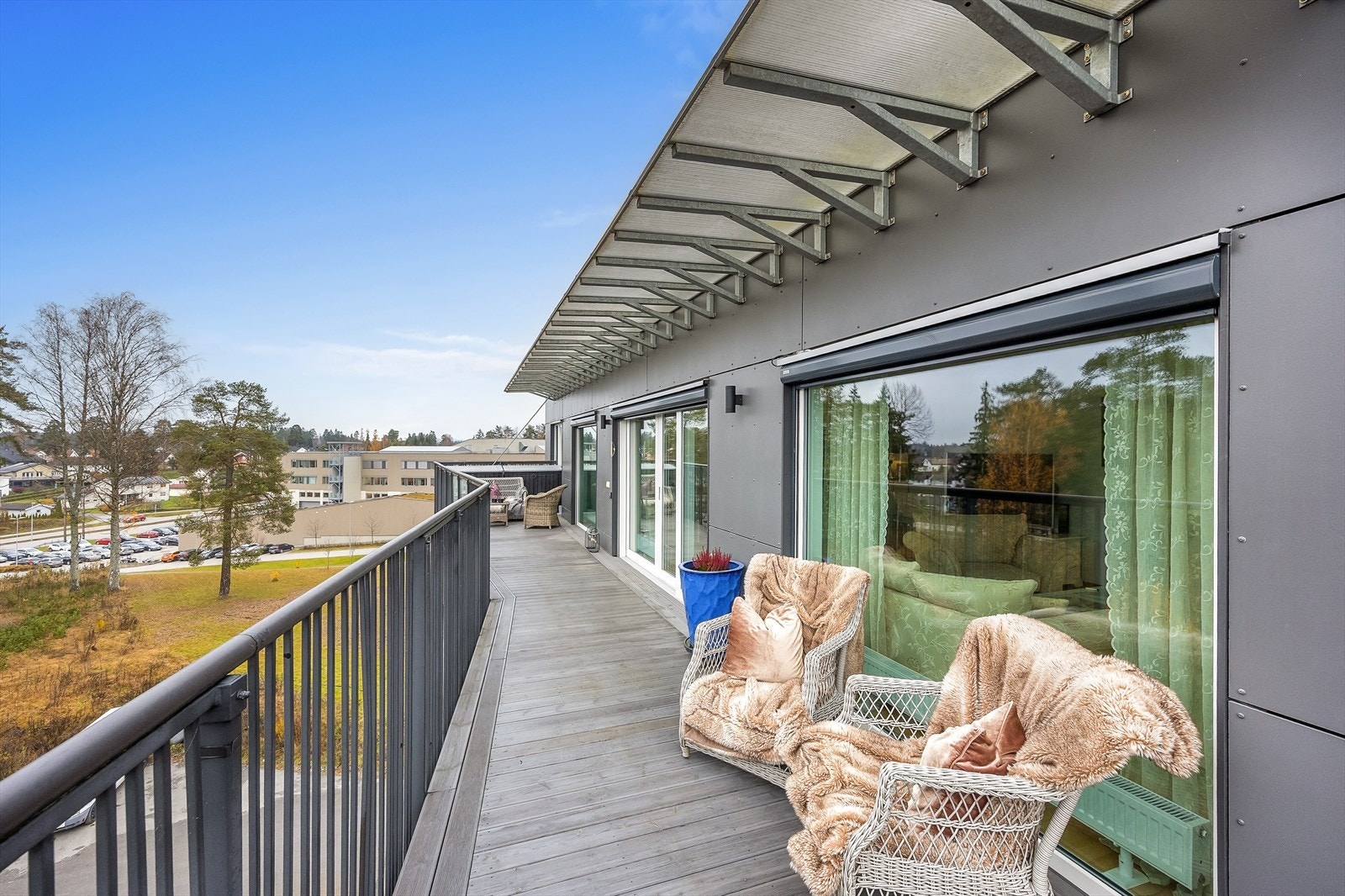 Her har du godt med plass til utemøblement i forskjellige soner. Galleribilde