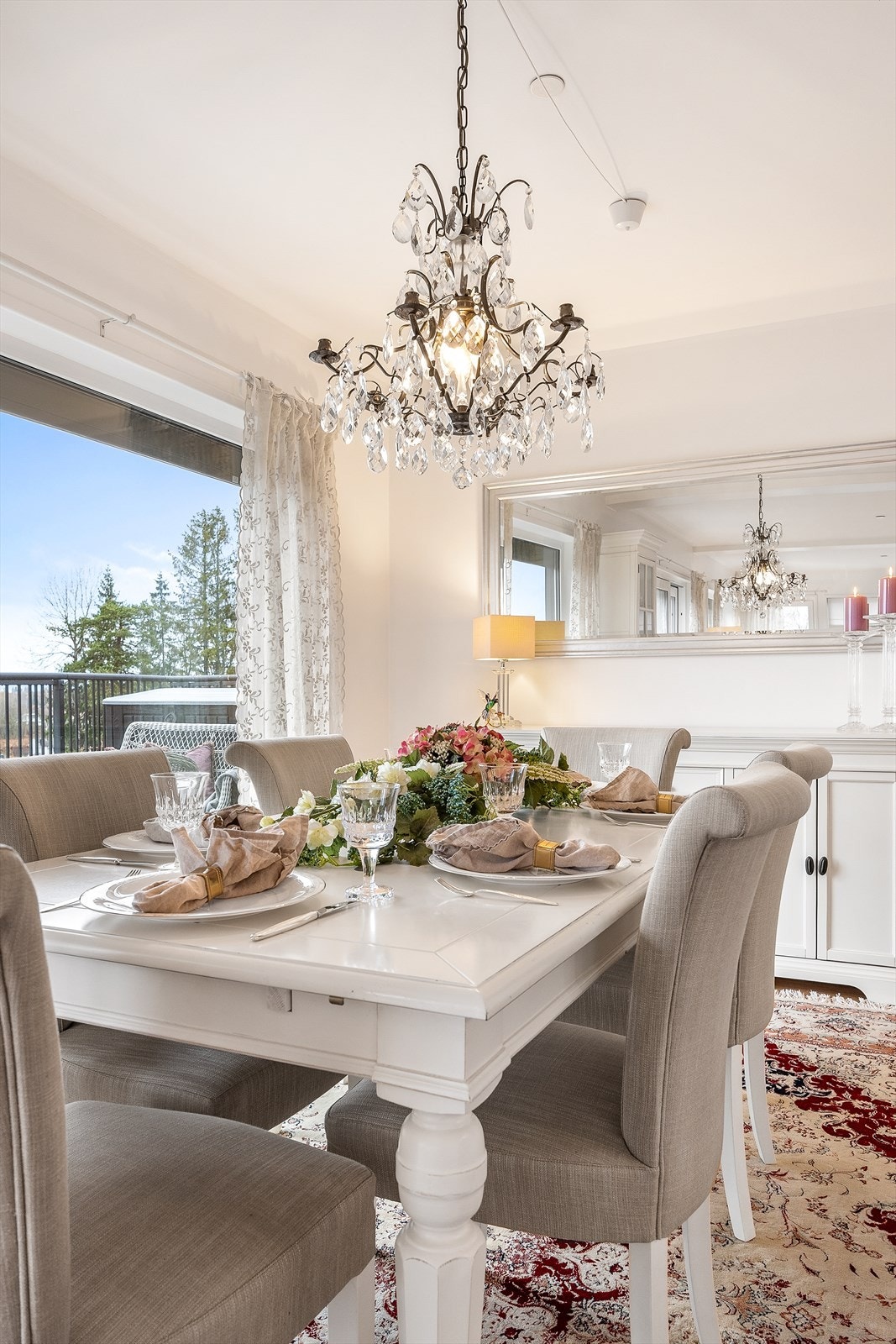 Spisestue. Galleribilde