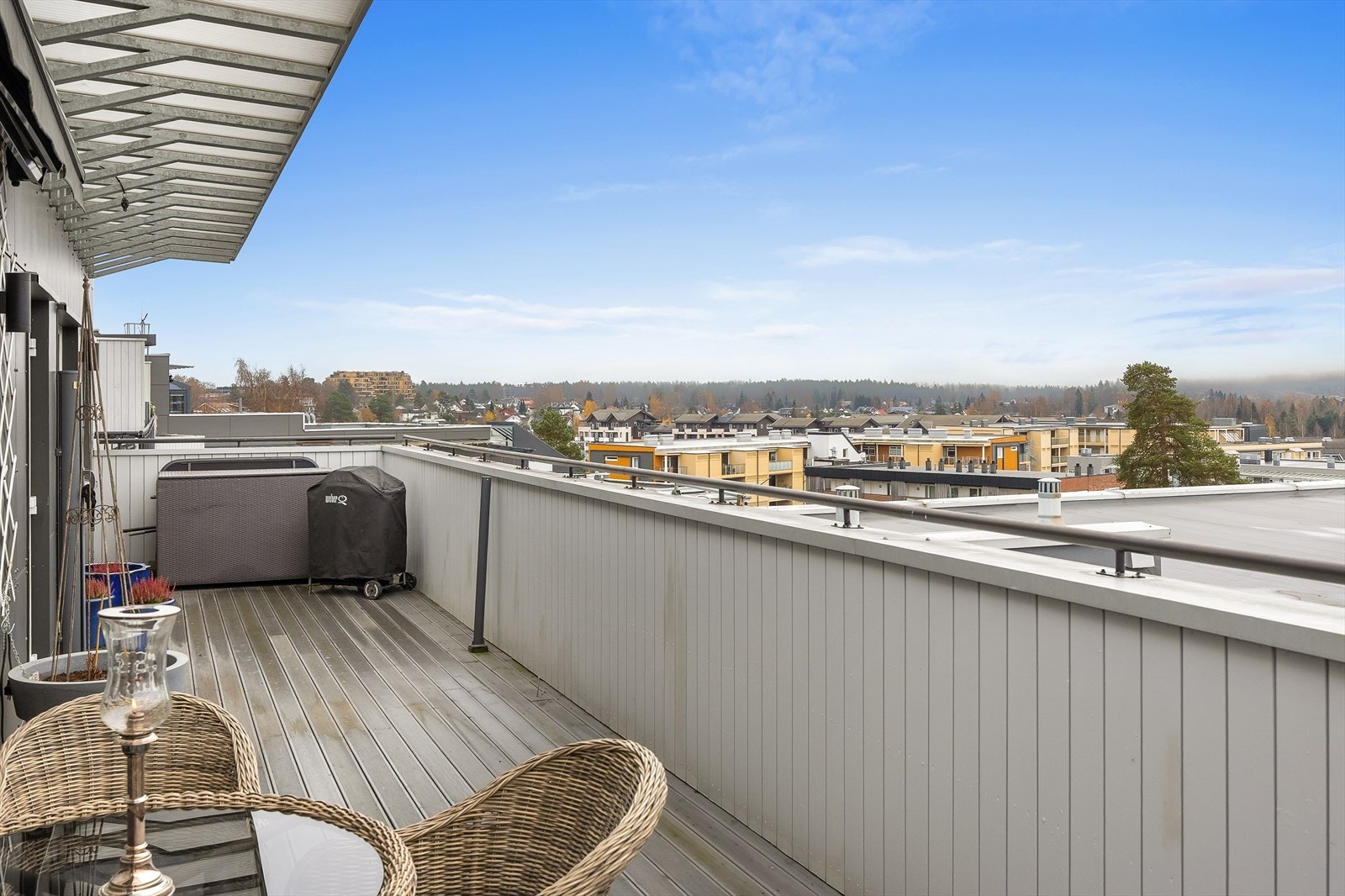 Flott utsikt over Jessheim og Langelandsfjellet. Galleribilde