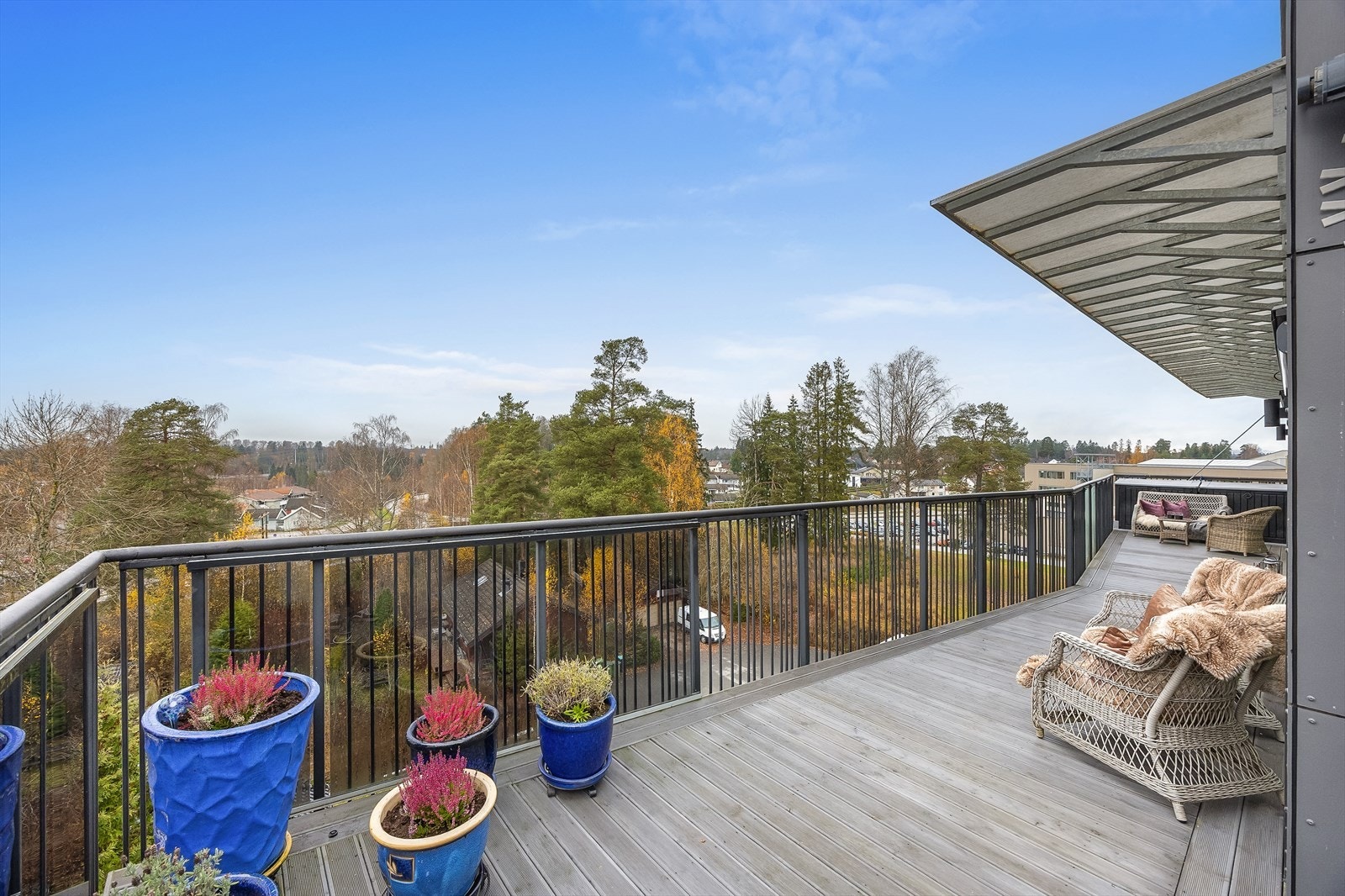 God plass til møblement, blomsterpotter og det man ellers måtte ønske. Galleribilde