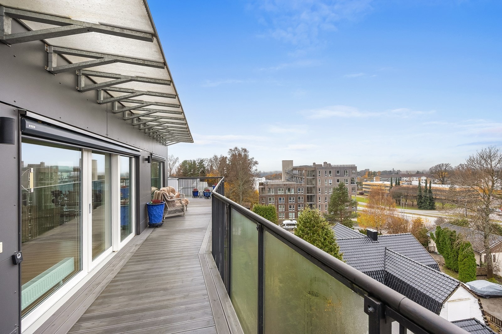 Terrassen er belagt med vedlikeholdsvennlige Møre Royal CF terrassebord. Galleribilde