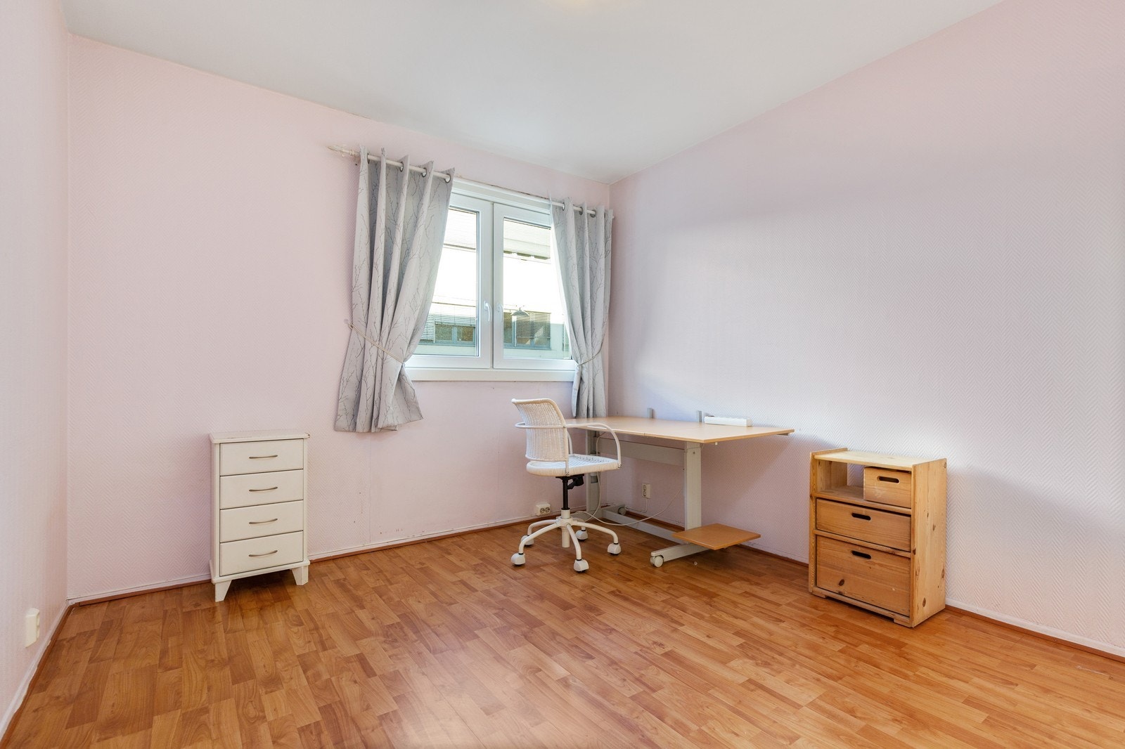 Soverom med garderobeskap. Galleribilde