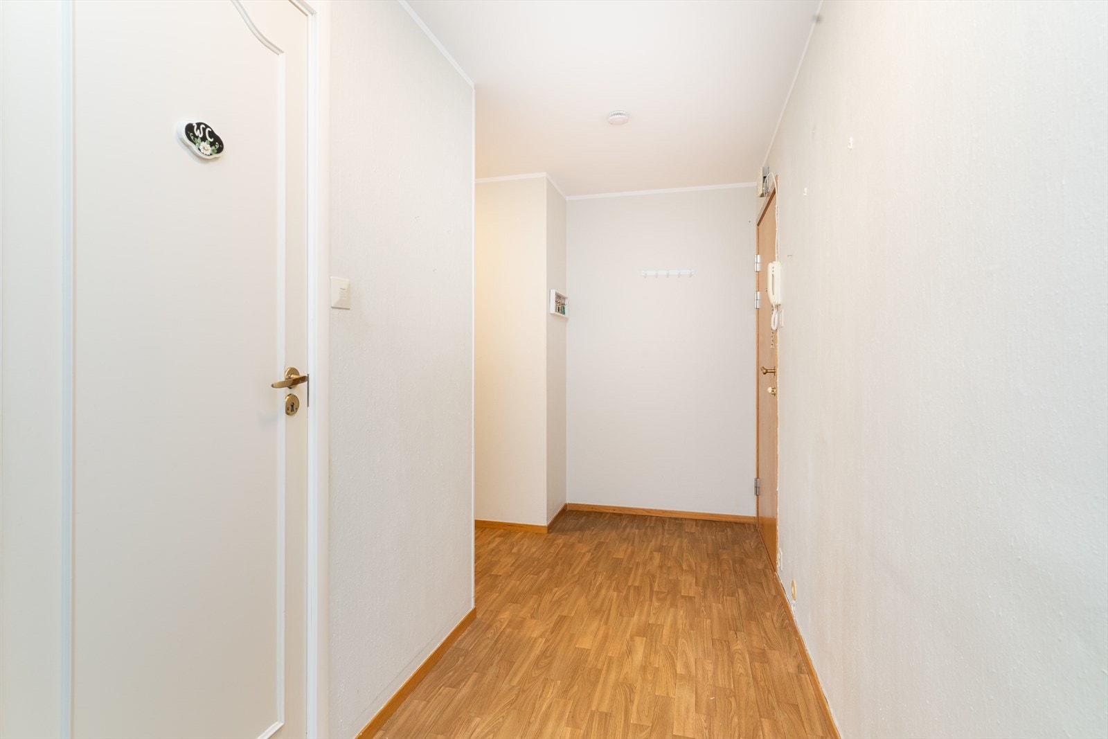 I entre er det montert dørtelefon for enkelt å slippe besøkende inn. Galleribilde