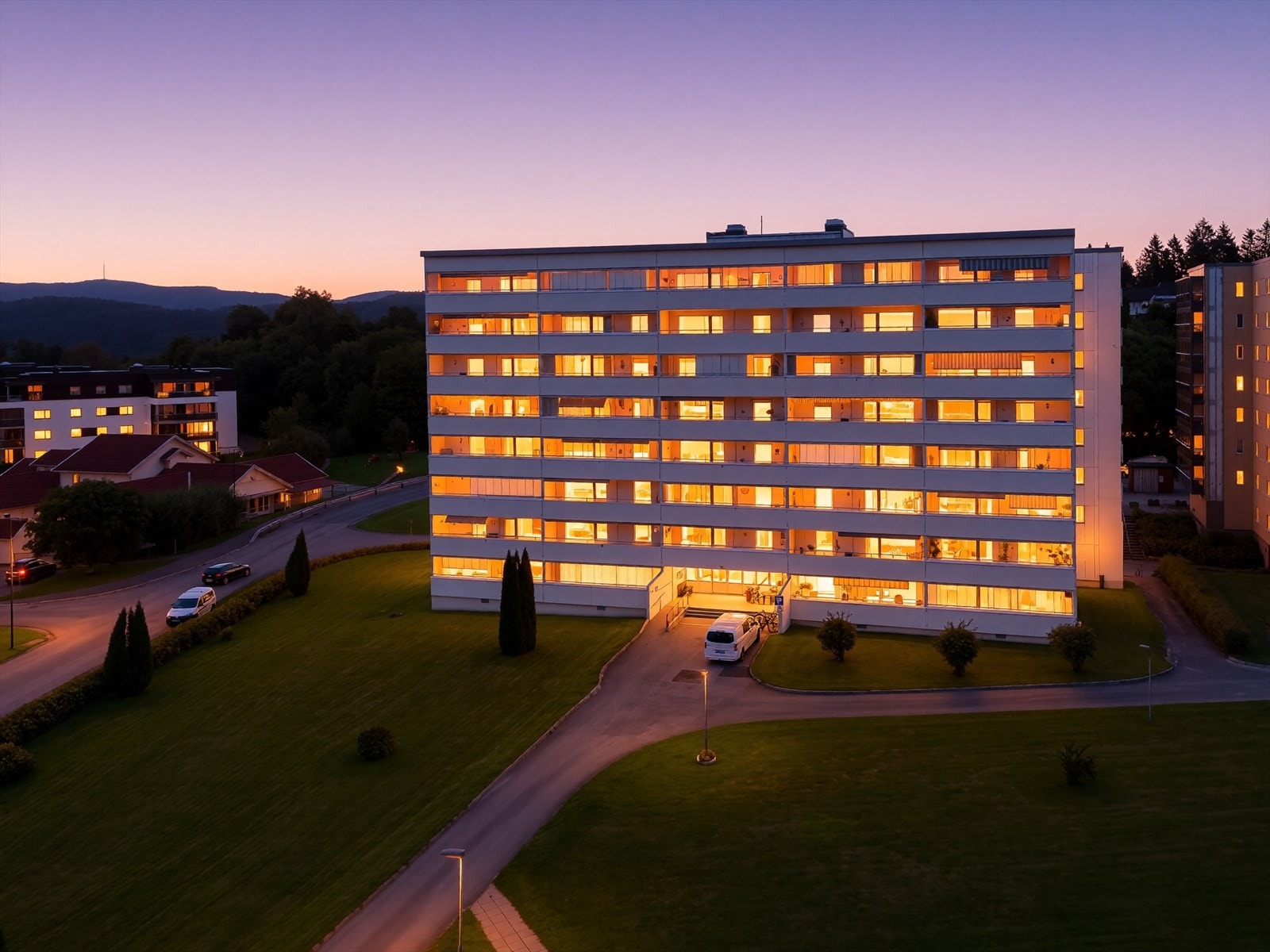 Borettslaget er stille og rolig, og har et meget godt bomiljø hvor de fleste kan trives.
(Bildet er redigert, faktiske lysforhold kan variere.) Galleribilde