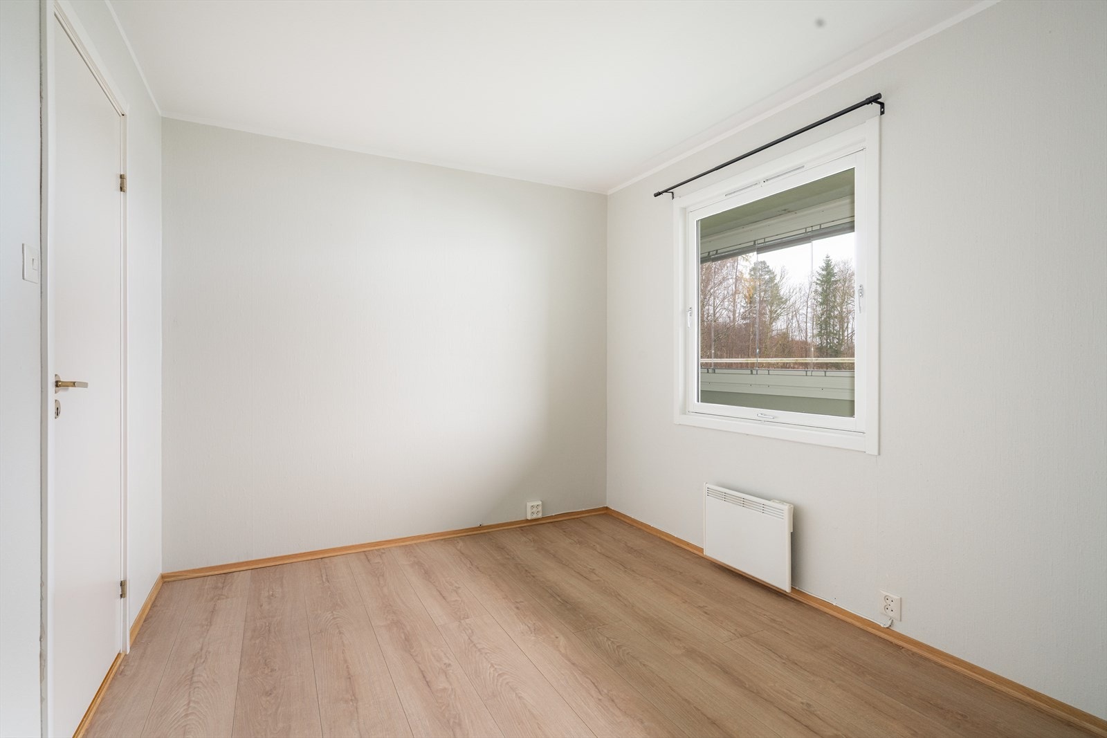 Hovedsoverommet har god plass til dobbeltseng. Galleribilde