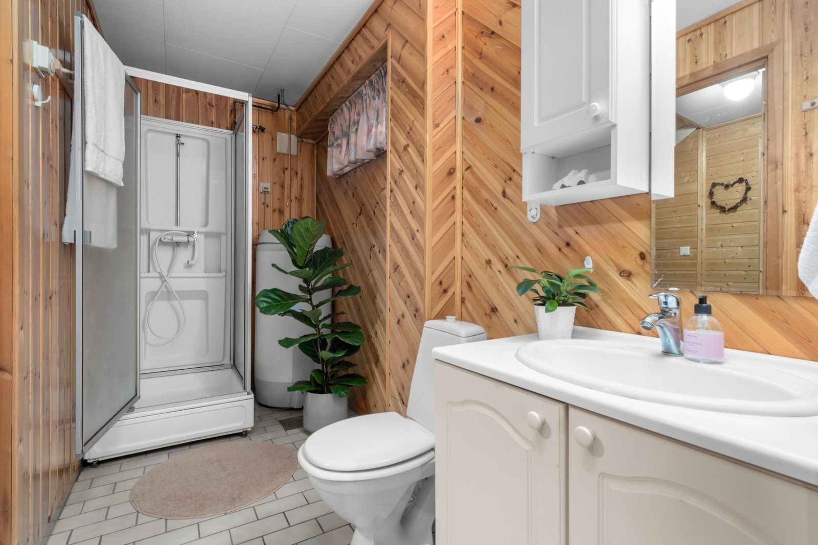 Bad i sokkel. Galleribilde