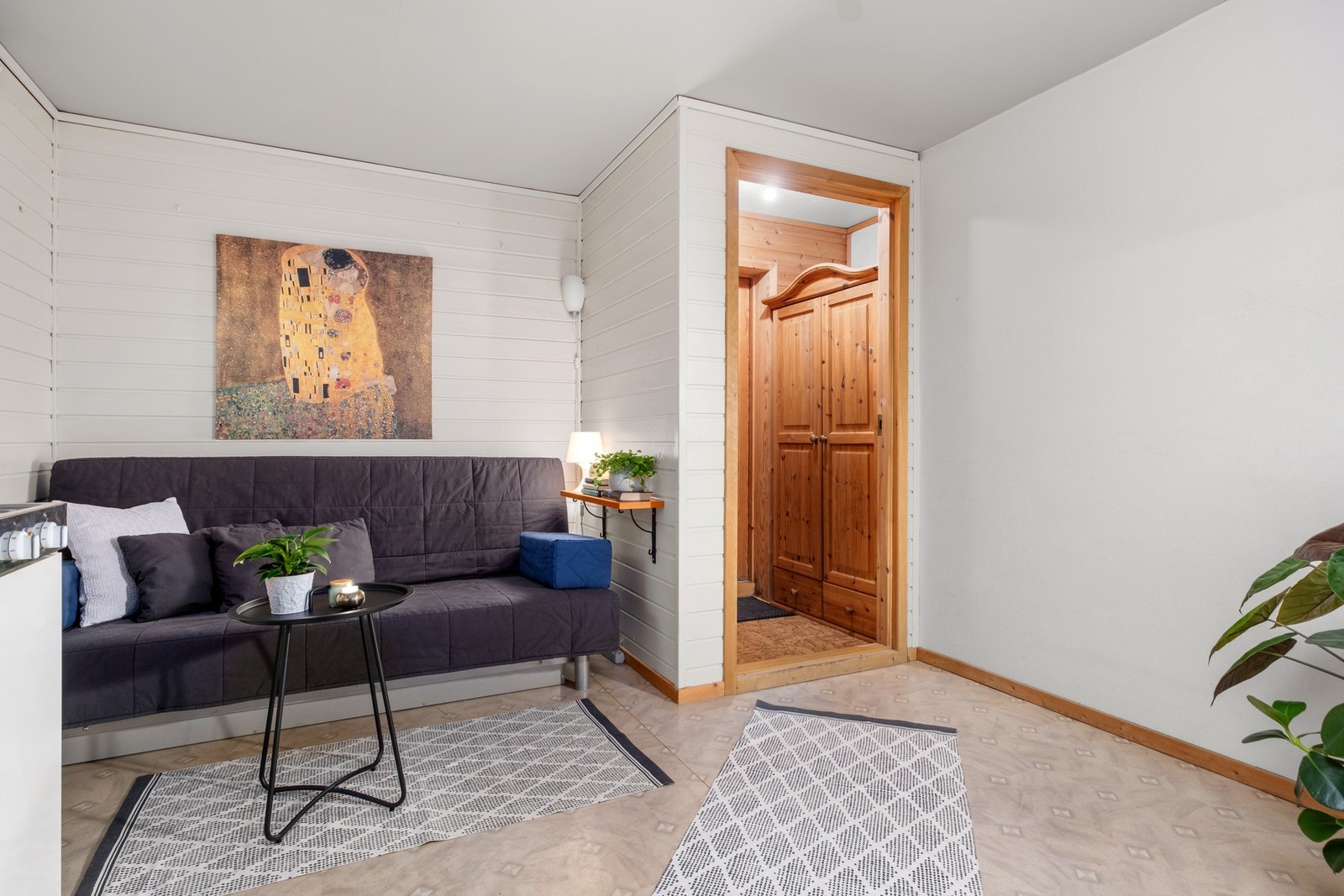 Stue med egen inngang i sokkel 11 kvm. Galleribilde