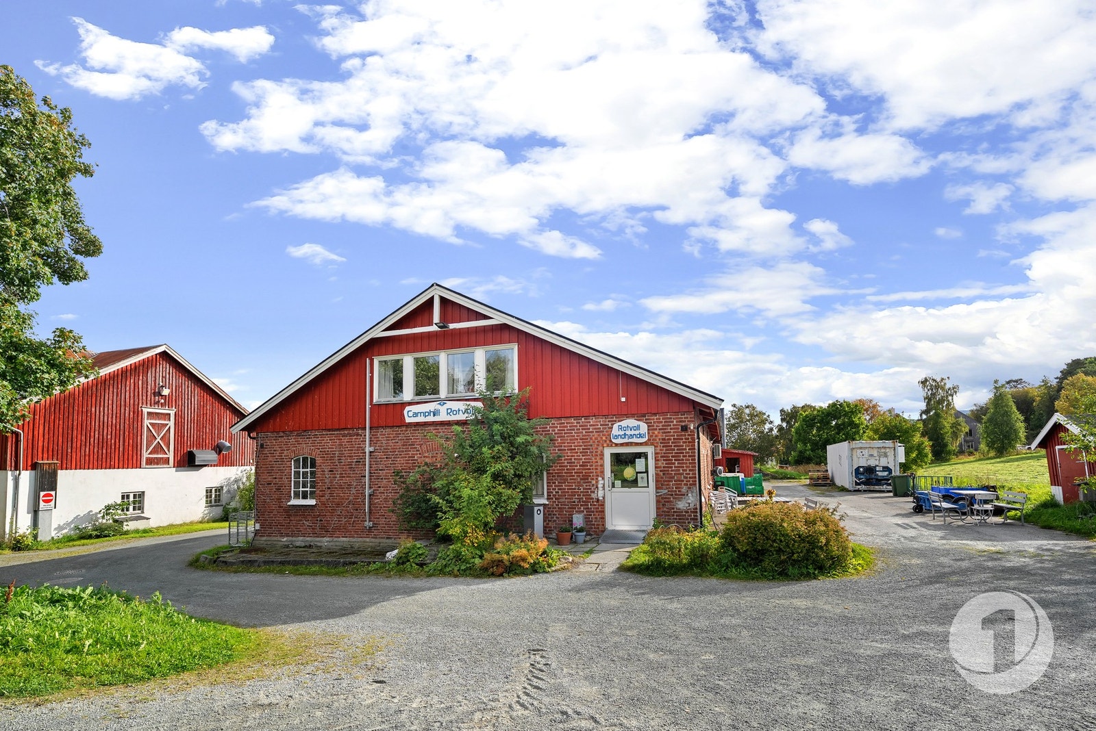 I nærområdet finner du Rotvoll landhandel med kortreist og lokal mat. Galleribilde