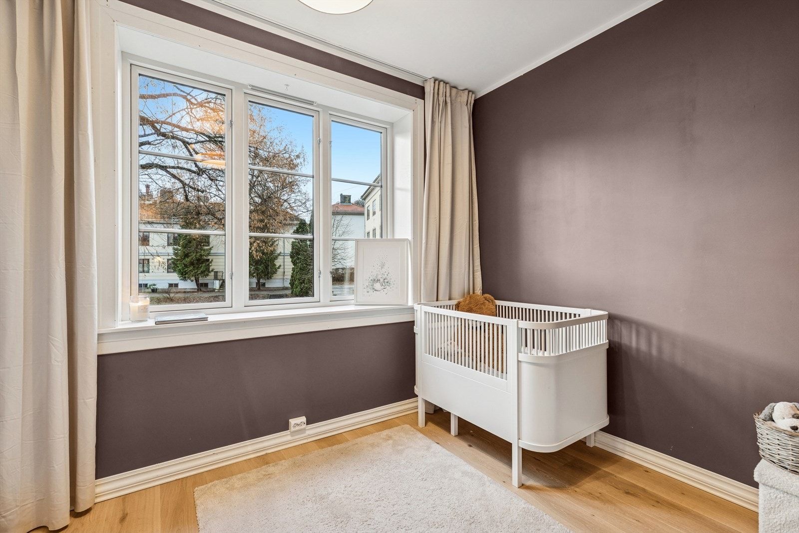 Det andre soverommet egner seg til både barnerom, gjesterom eller hjemmekontor, innred etter eget ønske. Galleribilde