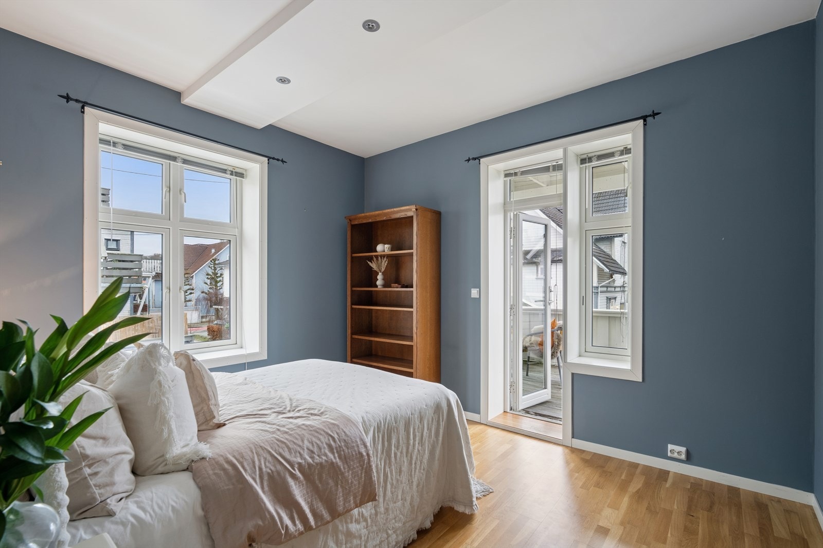 Hovedsoverommet er av god størrelse og har tilgang til leilighetens balkong. Galleribilde