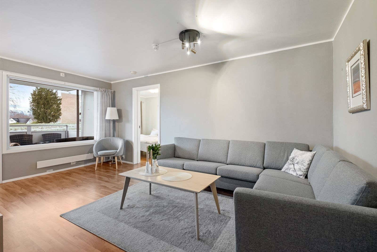 Direkte forbindelse til soverommet gir enkel tilgang fra oppholdsrommet. Galleribilde