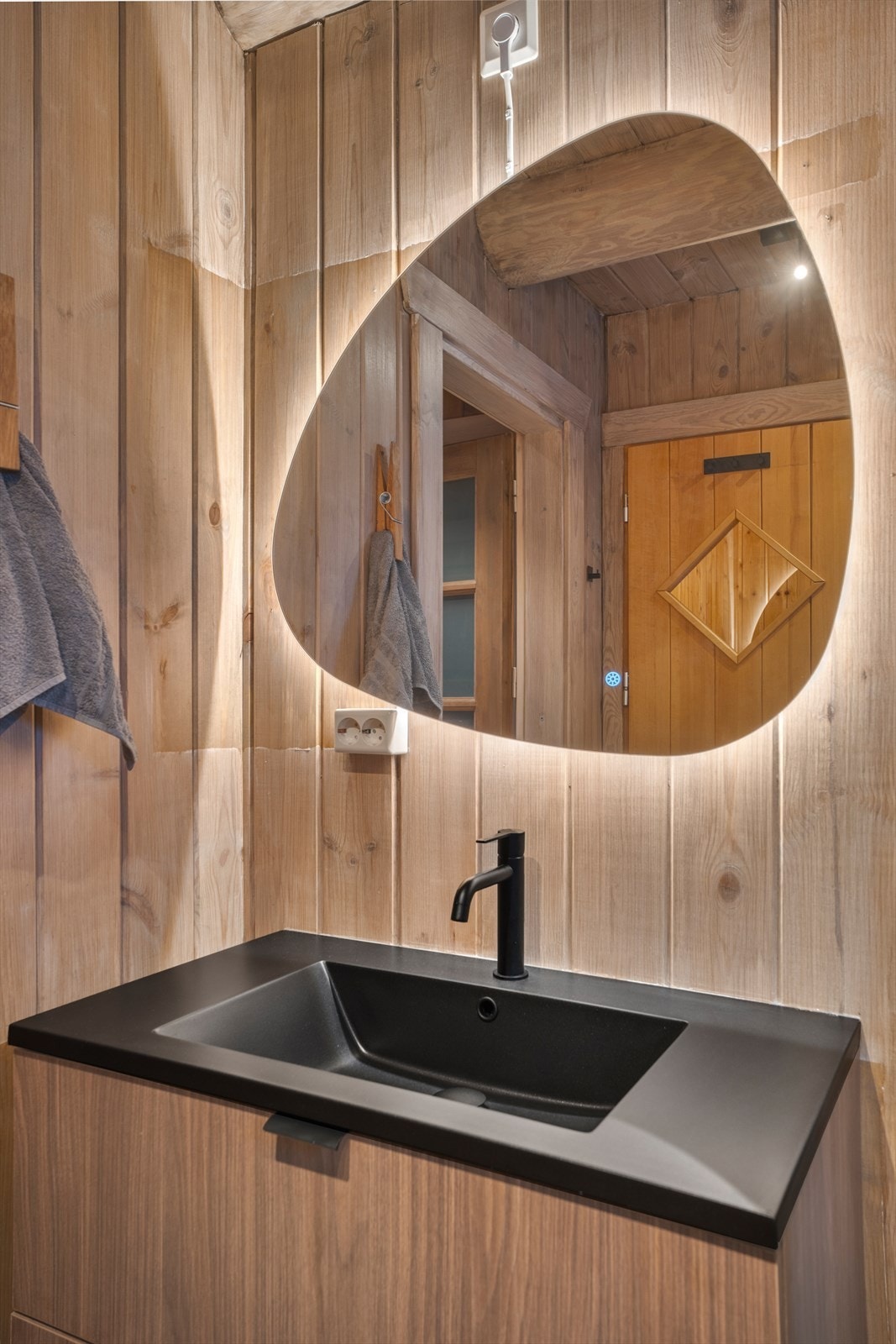 Moderne innredning og speil Galleribilde