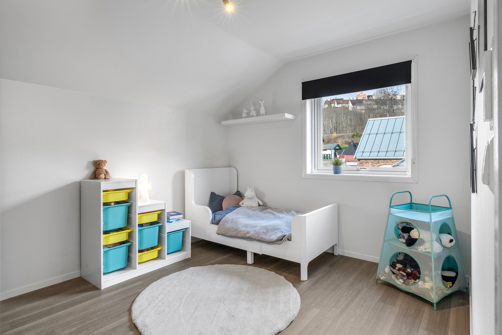 Vegg i vegg ligger et like stort soverom på 11,5 kvm. Galleribilde