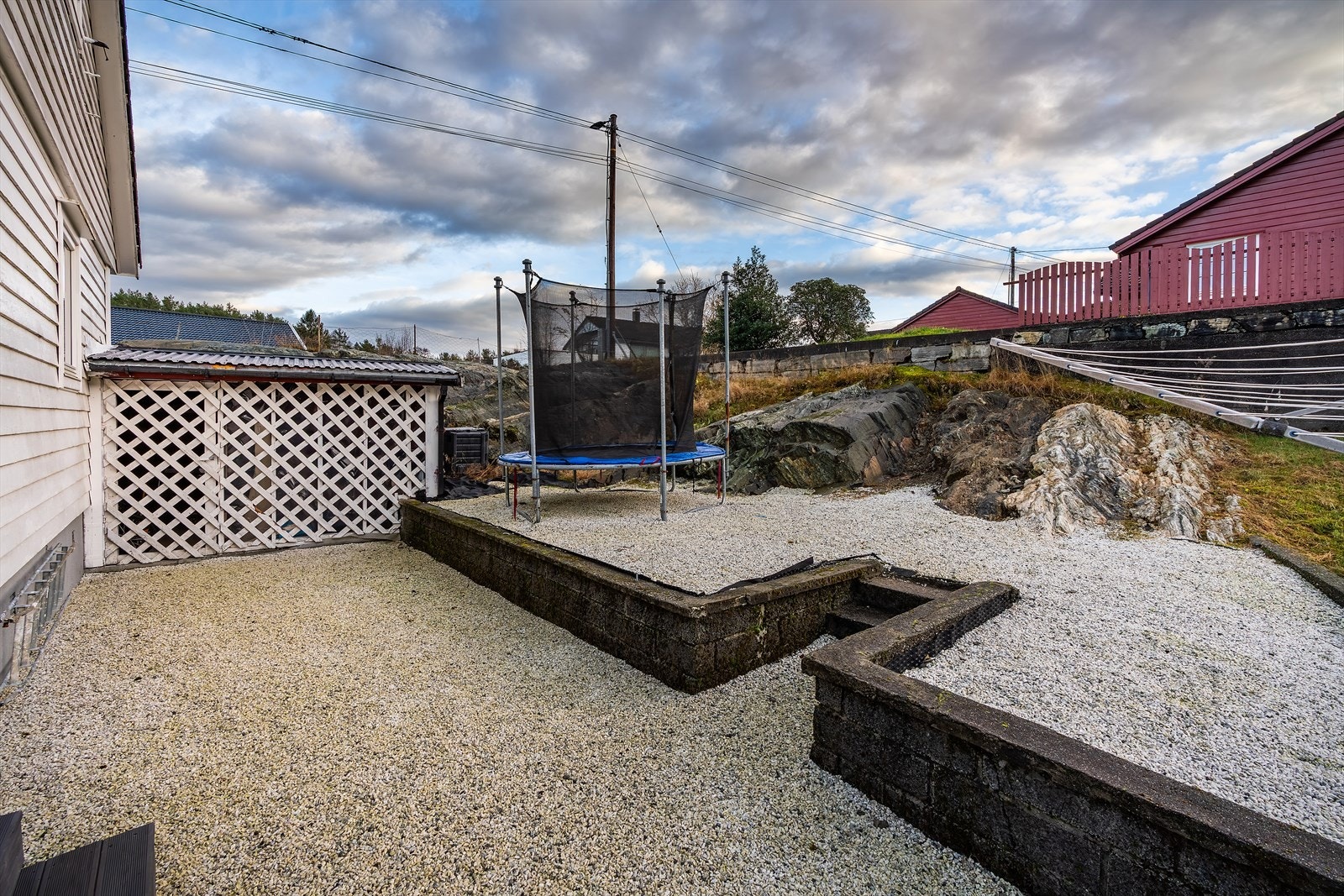 På eiendommen finner du også et praktisk vedskjul på 11 kvm Galleribilde