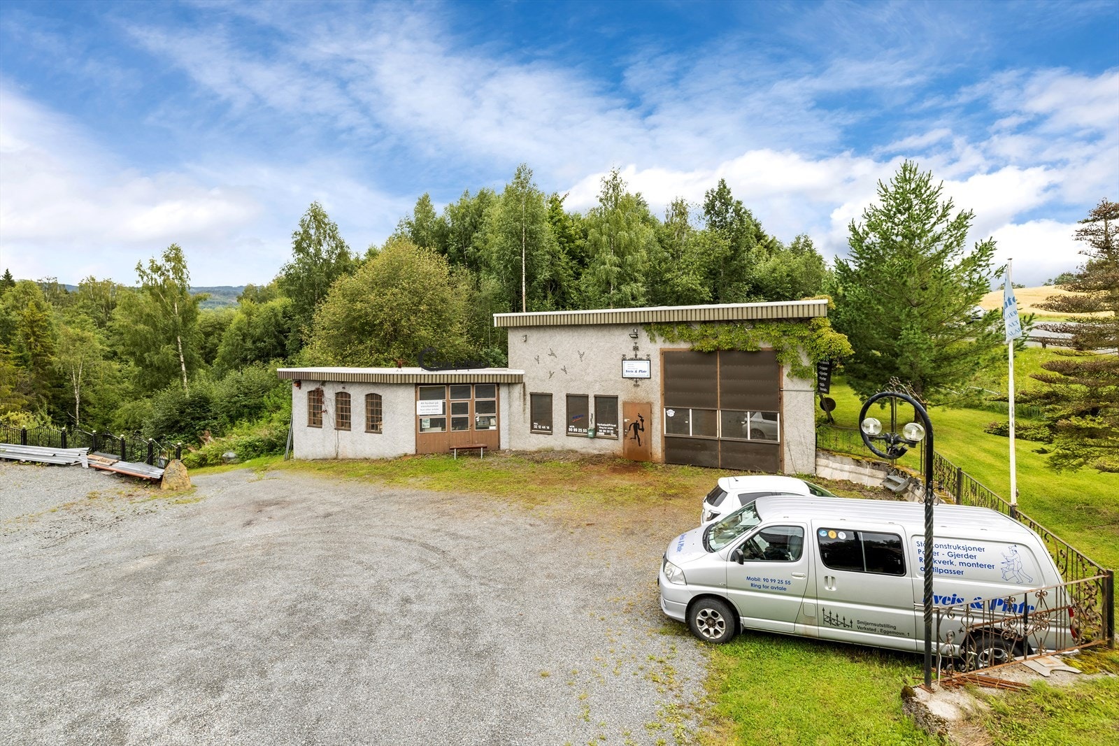 Garasje som i dag blir benyttet som verksted Galleribilde