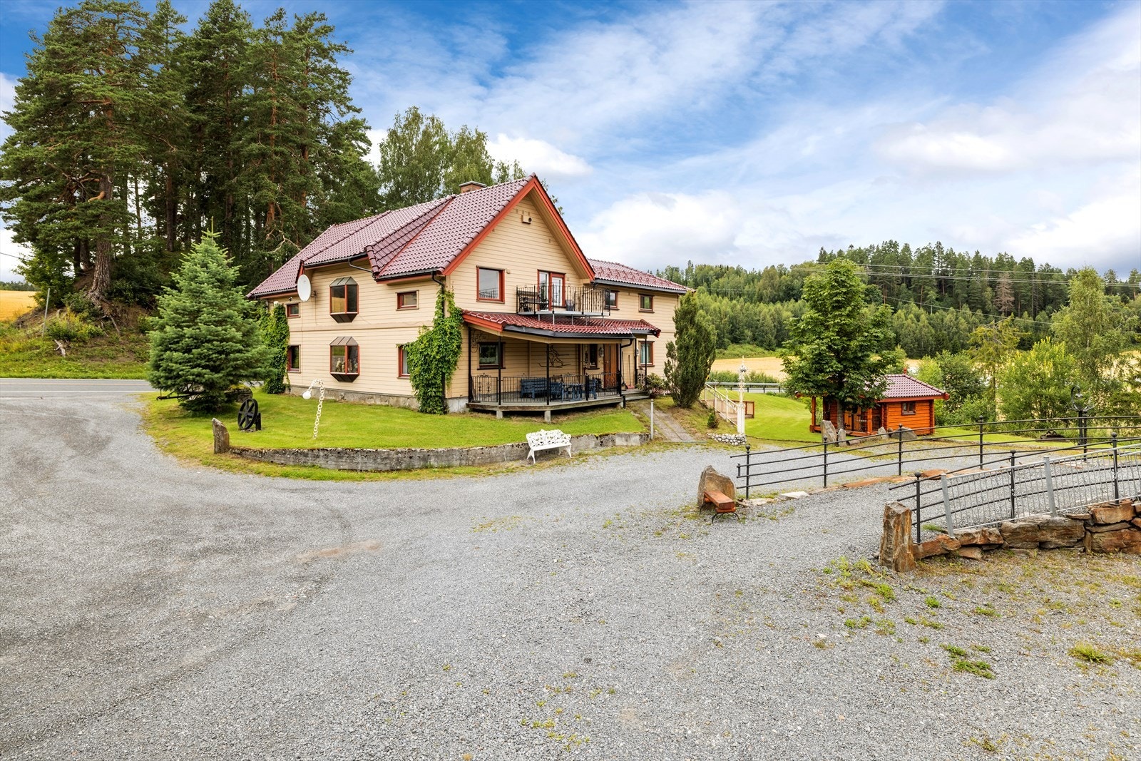 På eiendommen er det mange lekre detaljer, og de fleste er laget i verkstedet Galleribilde