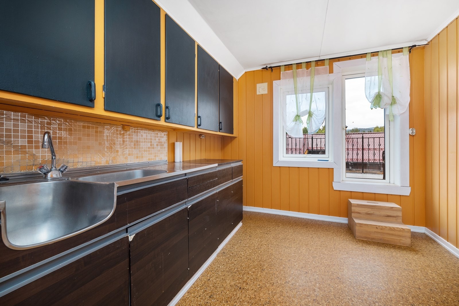 Kjøkken med utgang til balkong Galleribilde